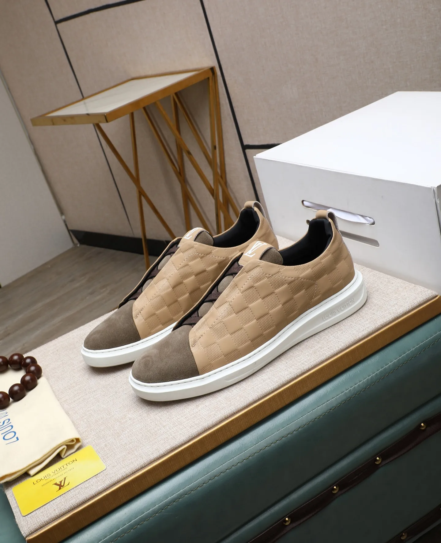 Men's shoes 💰460 【LOUIS VUITTON】Louis Vuitton 2 new products 👟Milan fashion show style 🇰🇾🇰🇾LV family logo, celebrity style, a must-have for fashionistas ⚠️Imported materials ➕Cow leather ➕Breathable leather lining ➕Special outsole 👞Number 38-44 (45 46 custom-made)